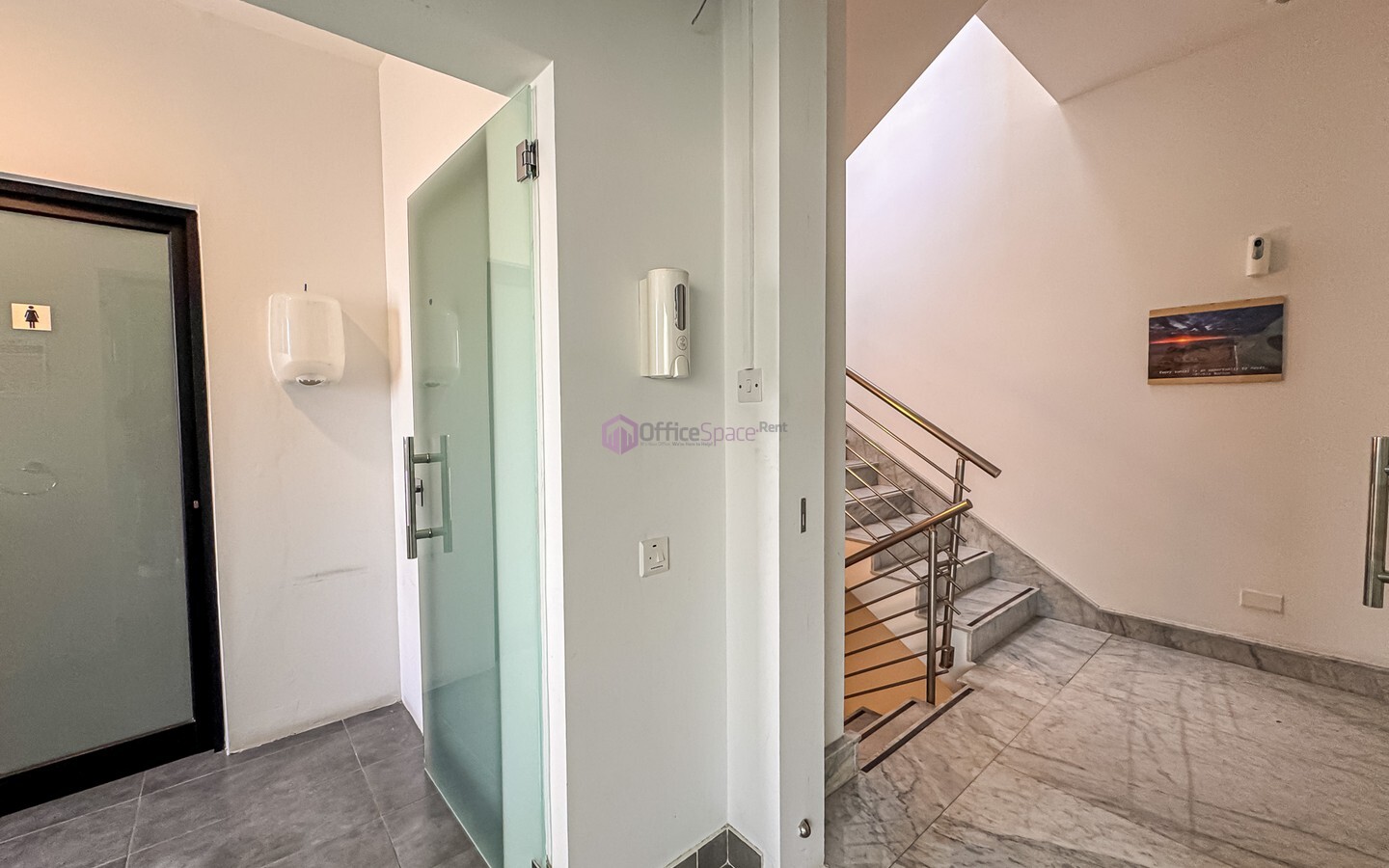 165sqm Office to Let in Luqa with Roof Access