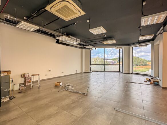 130sqm Showroom to Let in Luqa