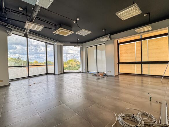 230sqm Showroom and Office Space to Let in Luqa