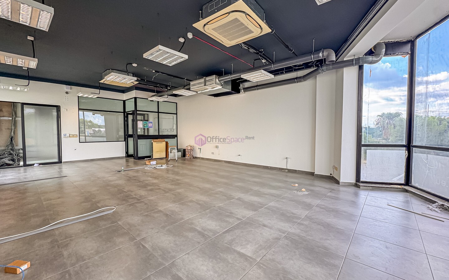 130sqm Showroom to Let in Luqa