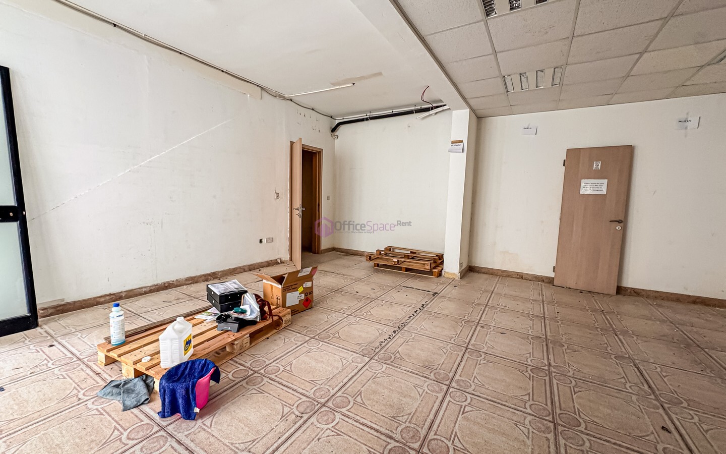 130sqm Showroom to Let in Luqa