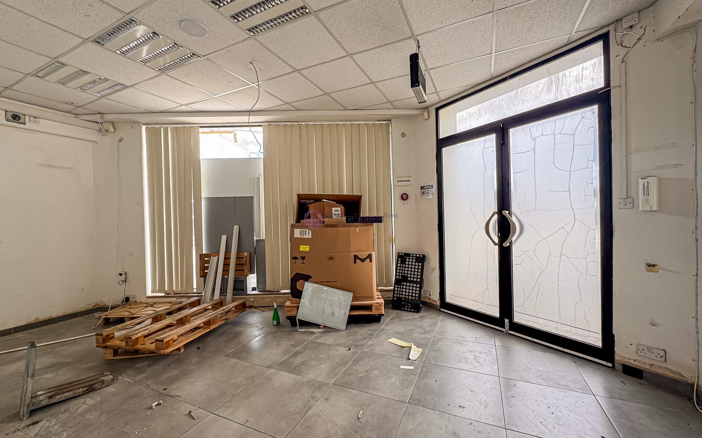130sqm Showroom to Let in Luqa