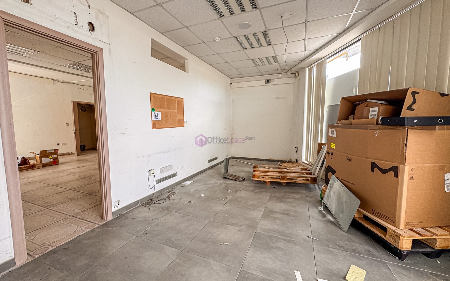 130sqm Showroom to Let in Luqa