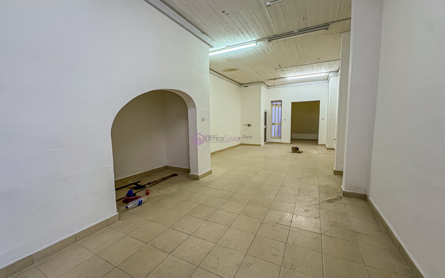 55sqm Shop or Office to Let in Gzira