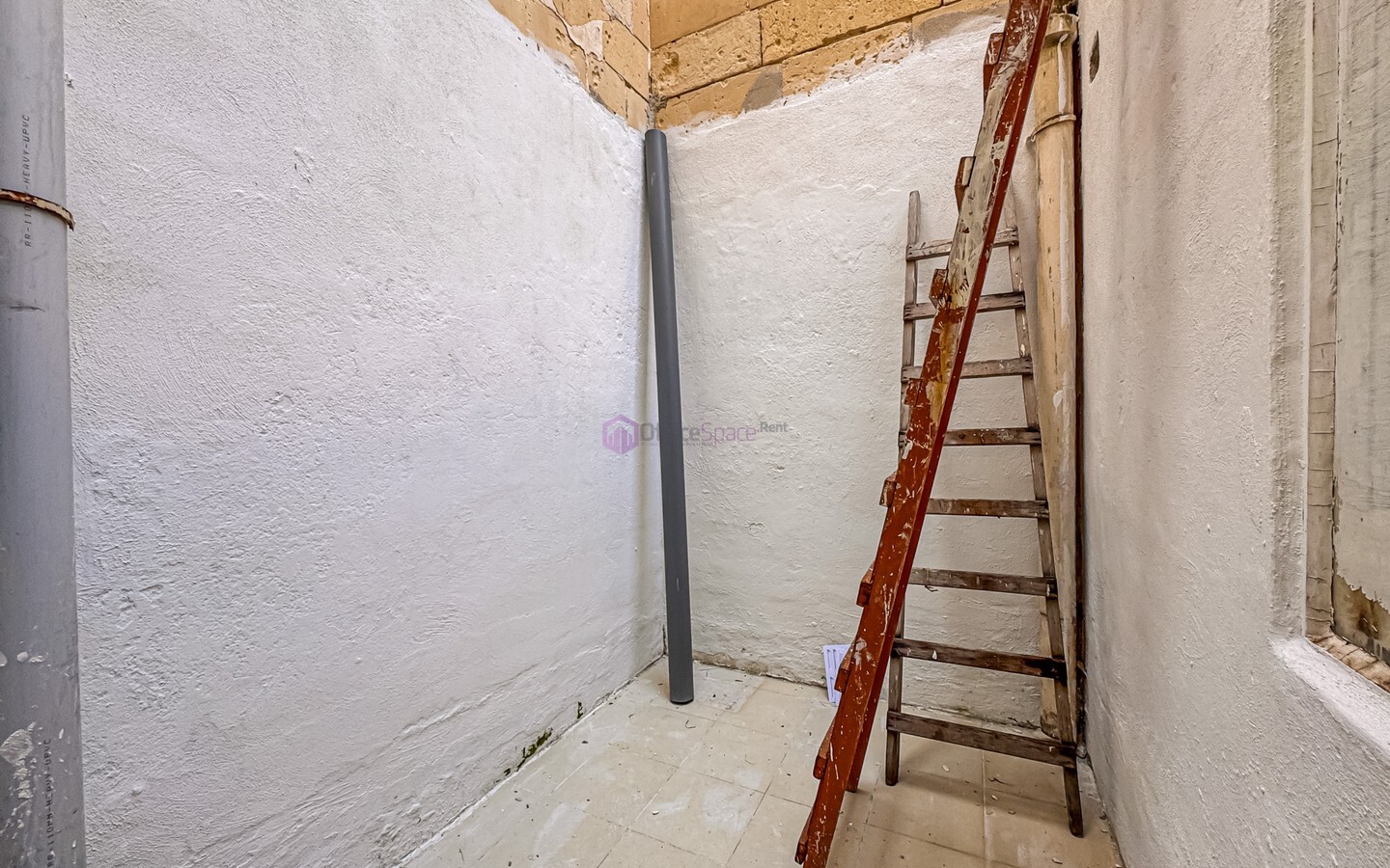 55sqm Shop or Office to Let in Gzira