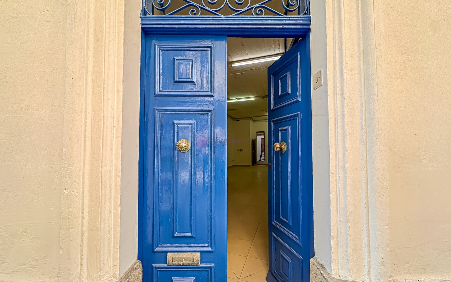 55sqm Shop or Office to Let in Gzira