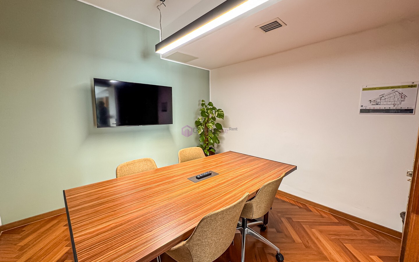 7 Desk Serviced Office to Let in St Julian's