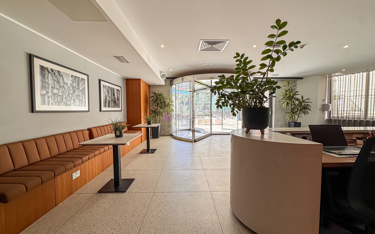 7 Desk Serviced Office to Let in St Julian's