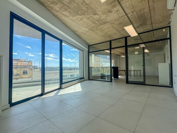Office for 16 Desks in Central Business District Malta
