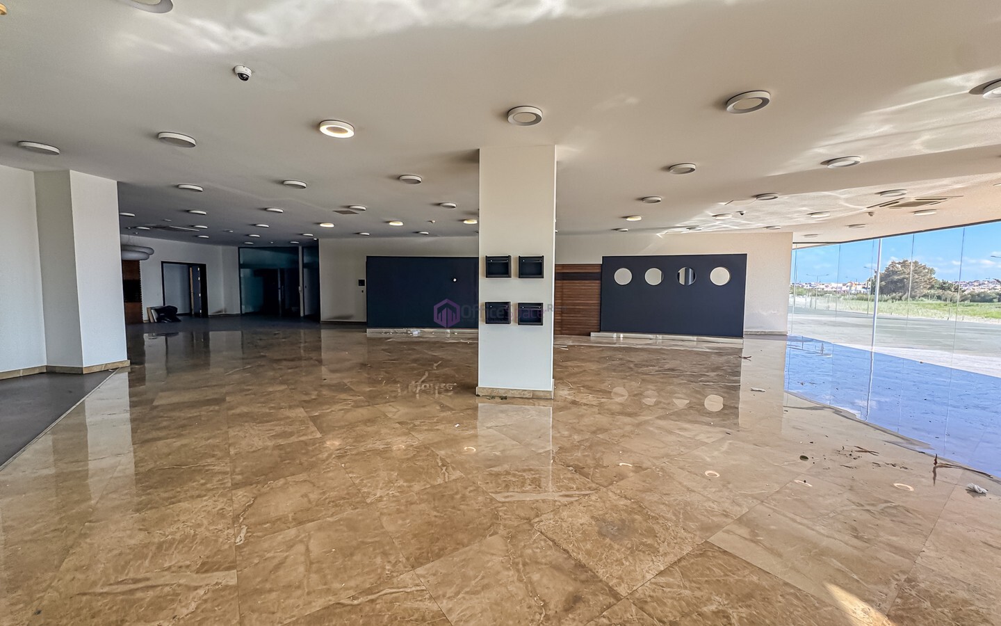 900sqm Ground Floor Office or Showroom to Let in Mrieħel