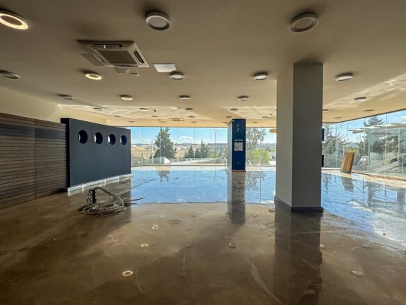 900sqm Ground Floor Office or Showroom to Let in Mrieħel