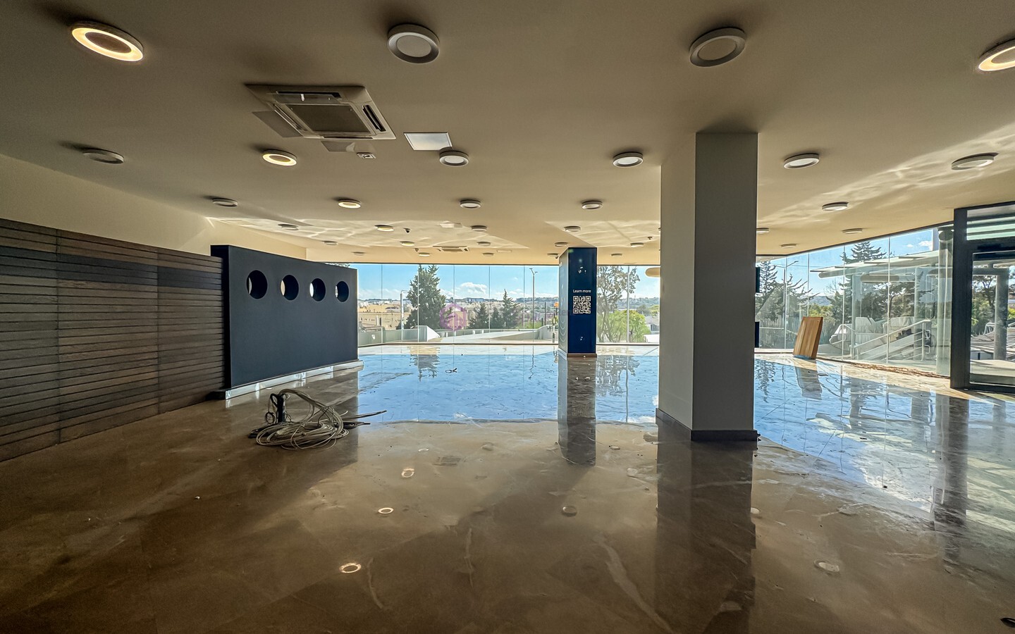 900sqm Ground Floor Office or Showroom to Let in Mrieħel