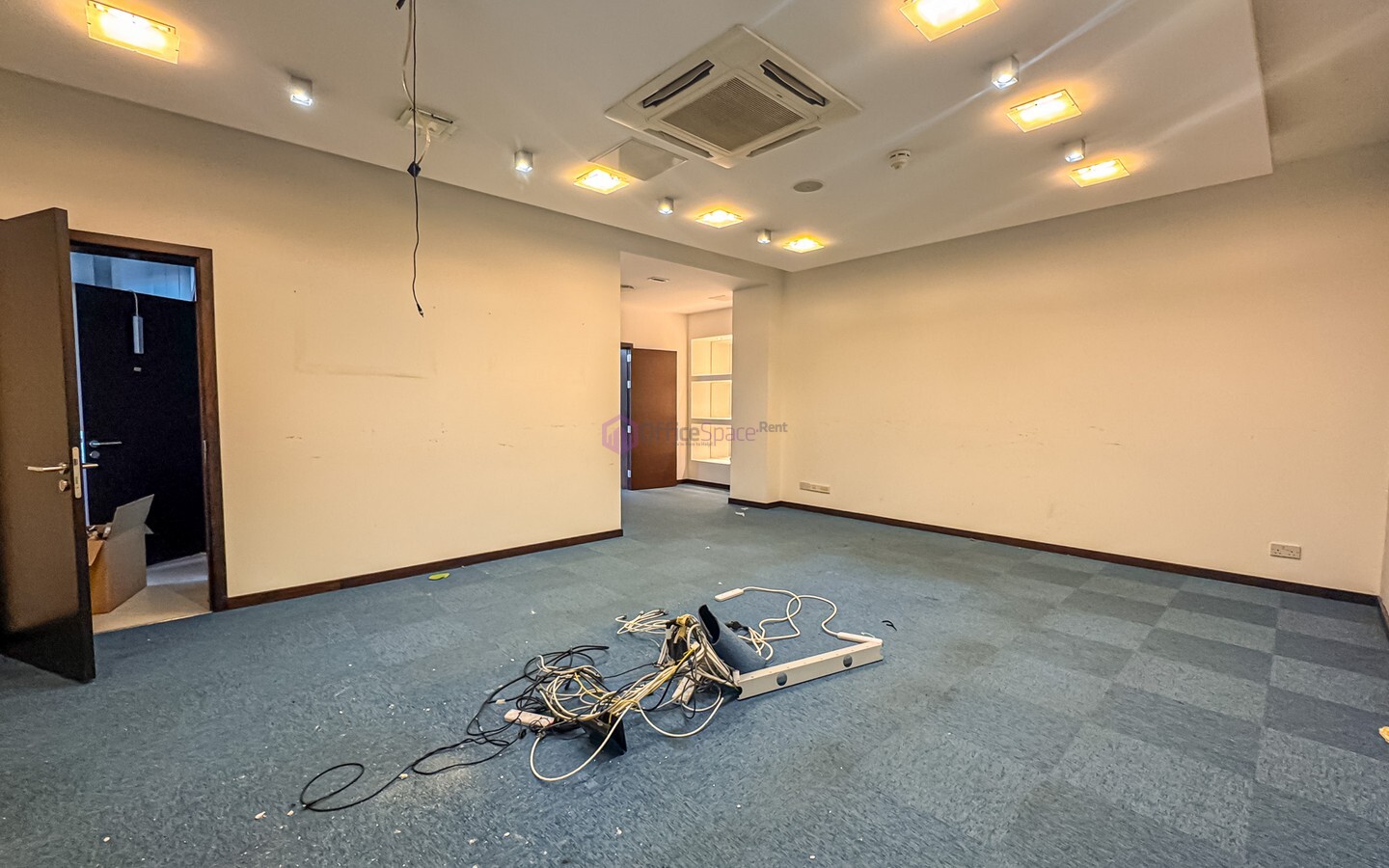 900sqm Ground Floor Office or Showroom to Let in Mrieħel
