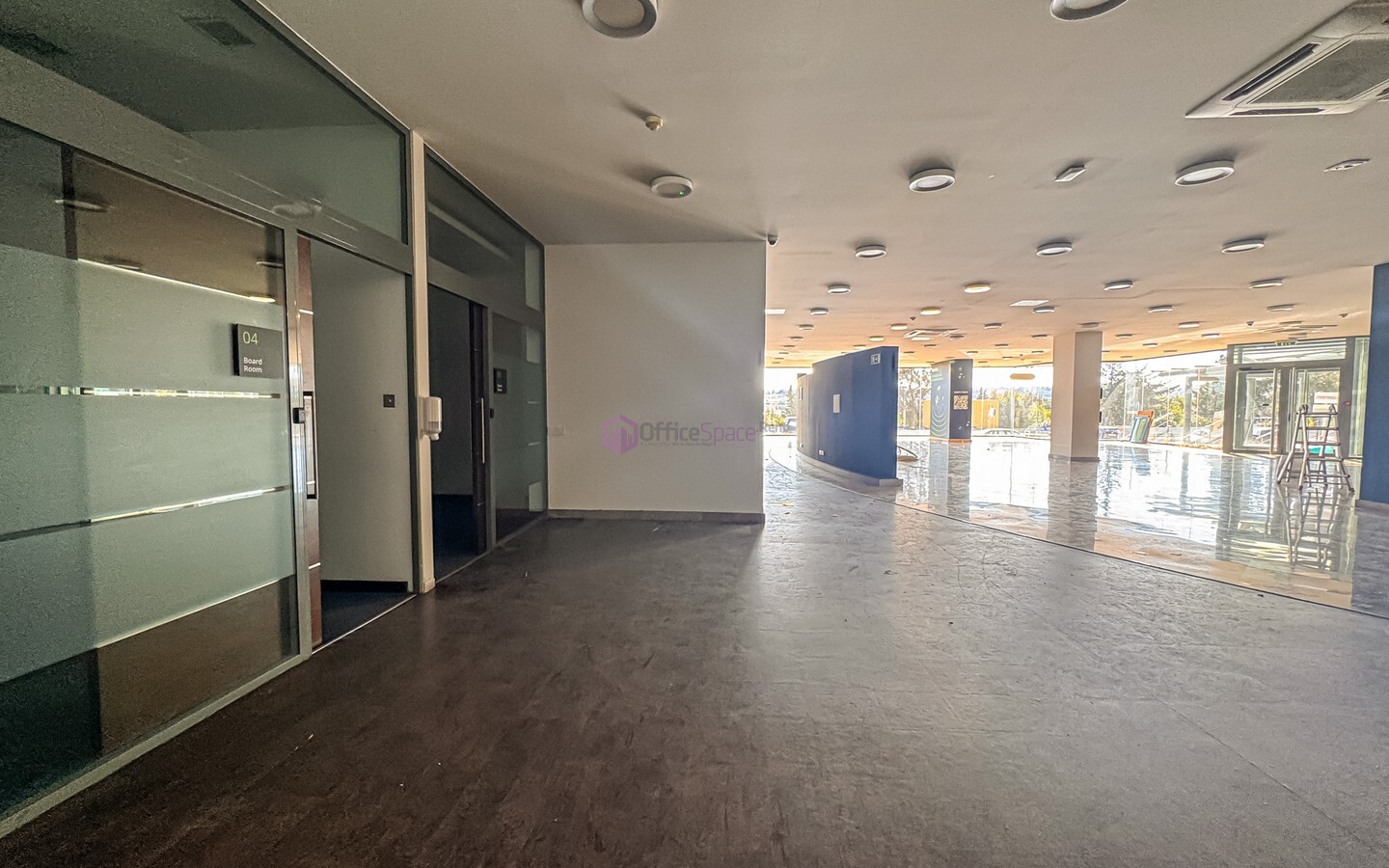 900sqm Ground Floor Office or Showroom to Let in Mrieħel