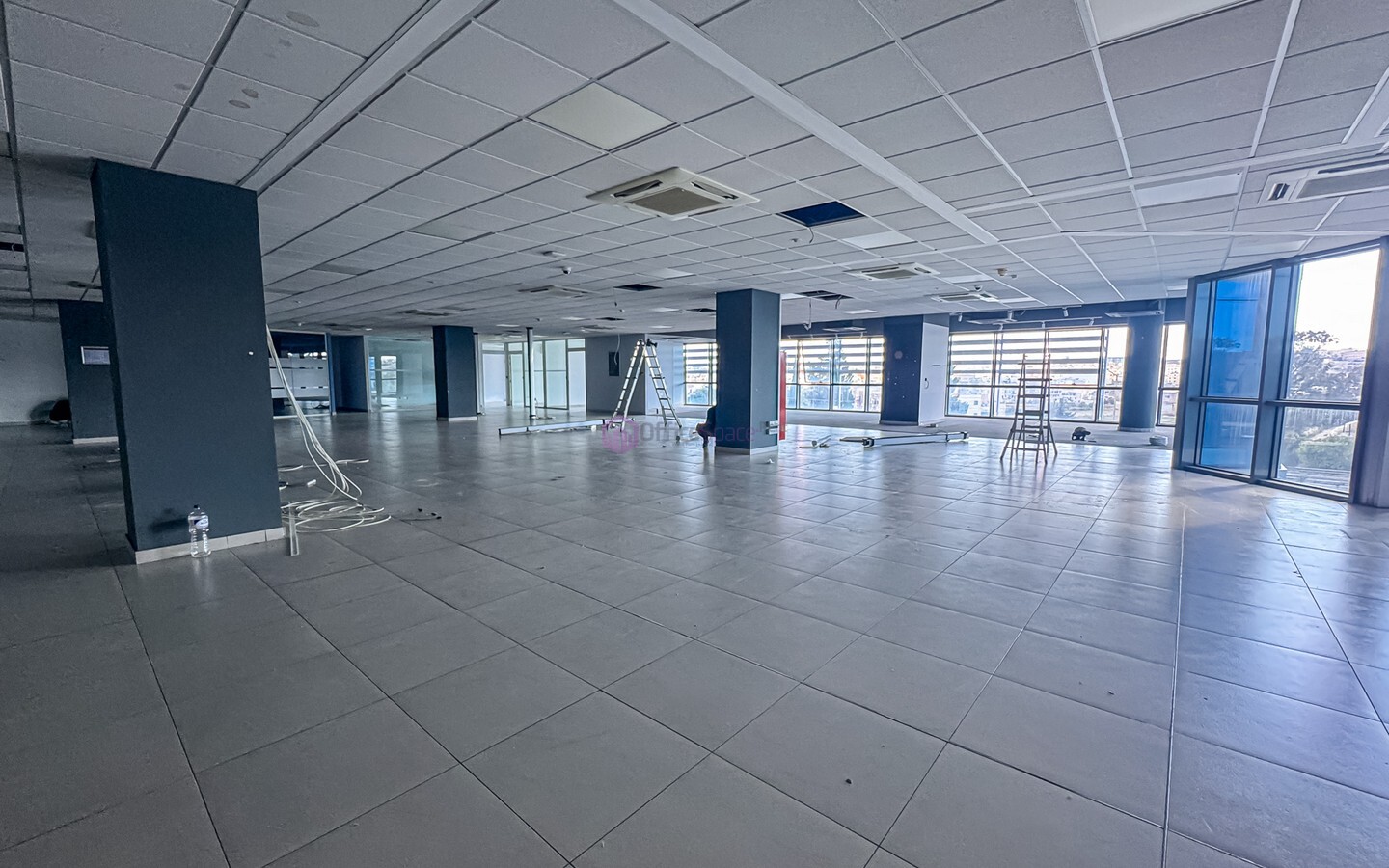 Office to Let in Mrieħel 120 Workstations
