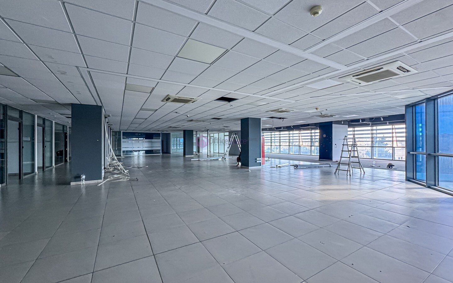 Office to Let in Mrieħel 120 Workstations