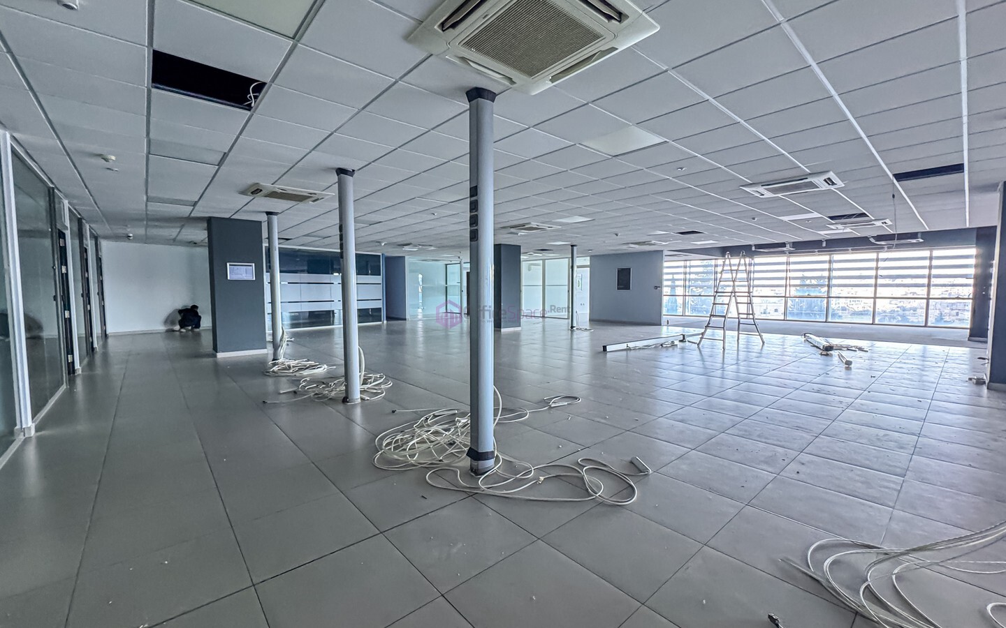 Office to Let in Mrieħel 120 Workstations