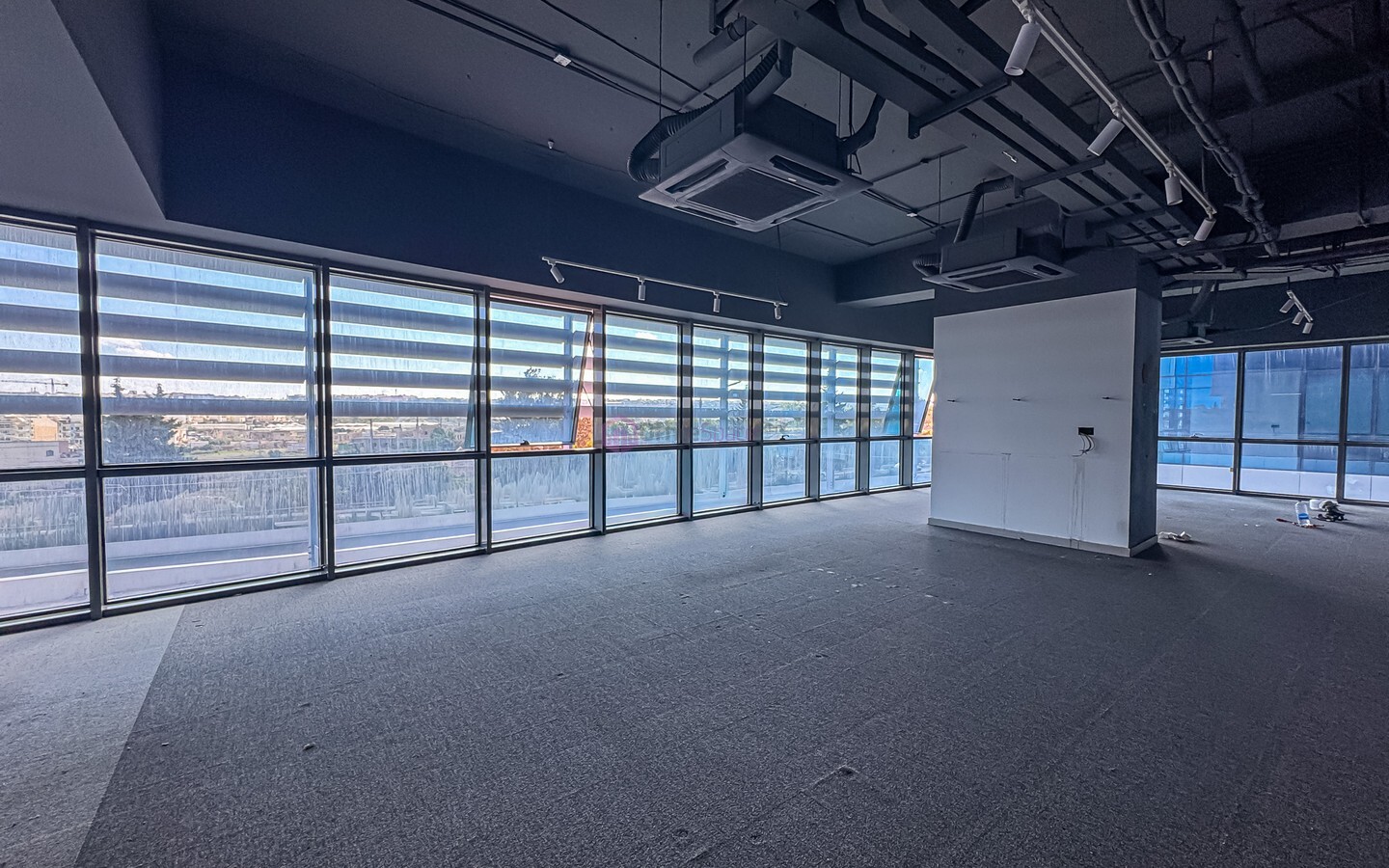 Office to Let in Mrieħel 120 Workstations