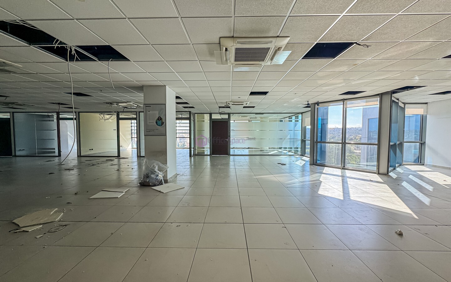 Office to Let in Mrieħel 120 Workstations
