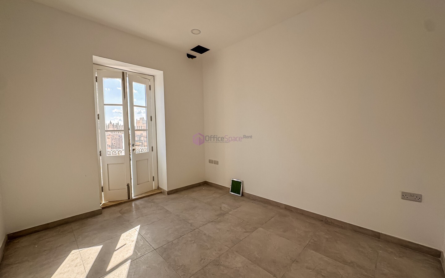 156sqm Office & Retail Property to Let in Paola