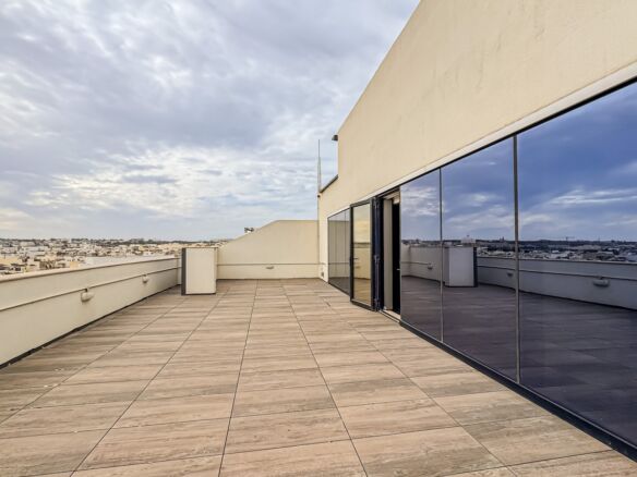 Spacious Penthouse Office To Let