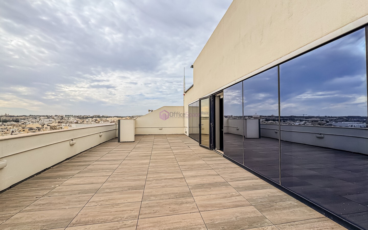 Spacious Penthouse Office To Let Spacious Penthouse Office To Let
