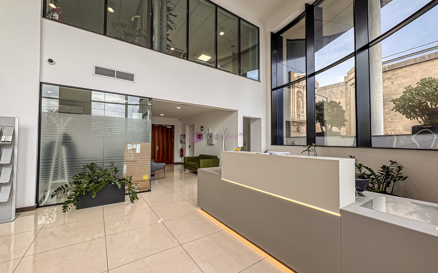 Spacious Penthouse Office To Let