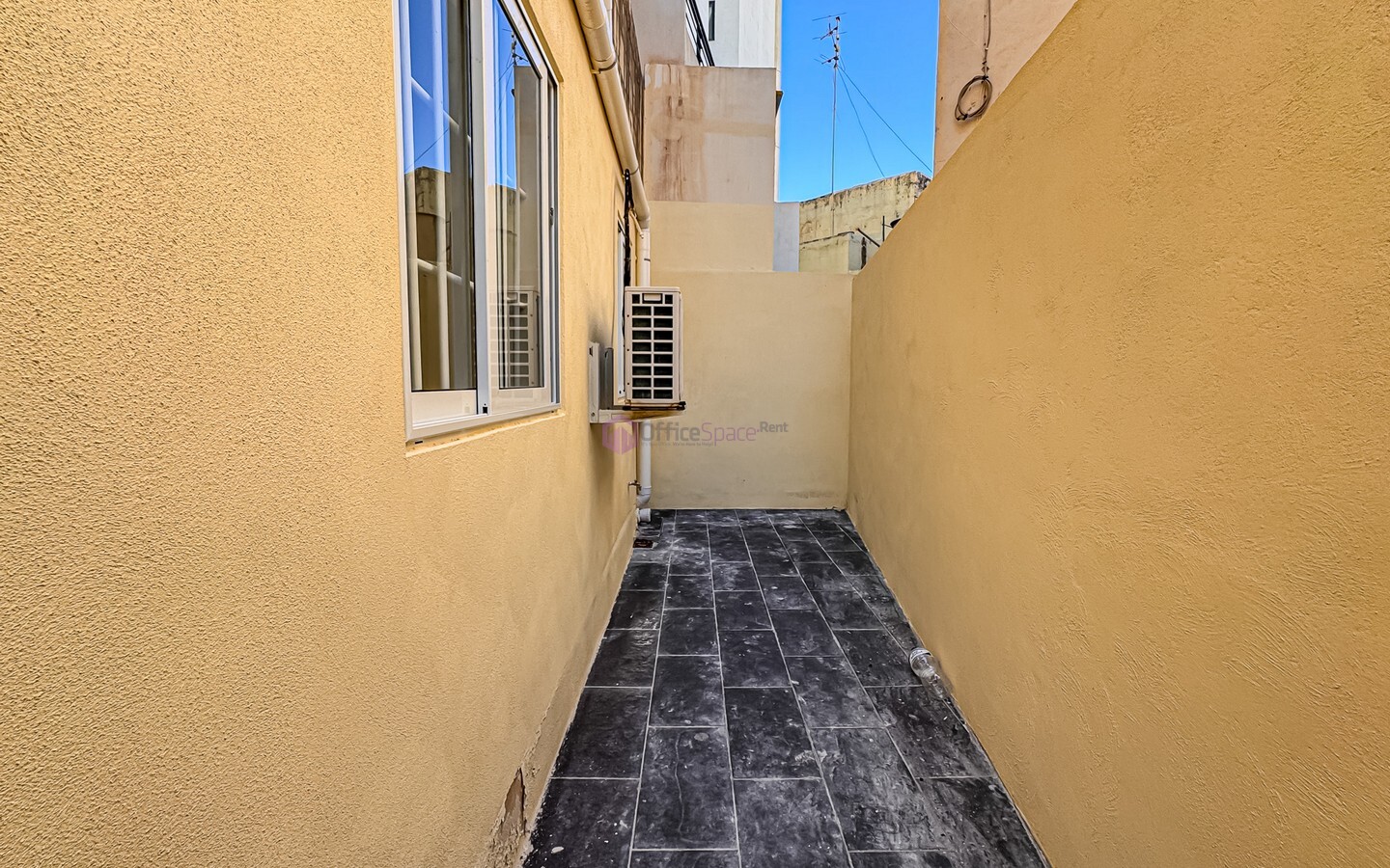 Small Office To Let in San Gwann