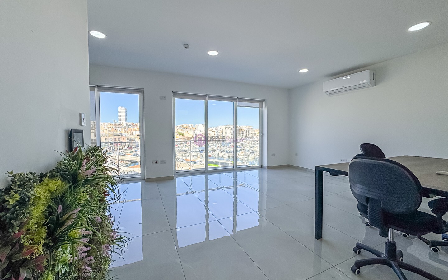 6 Desk Office in Malta