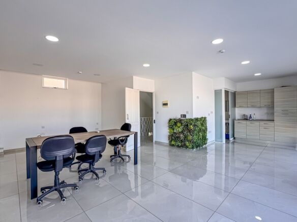 6 Desk Office in Malta