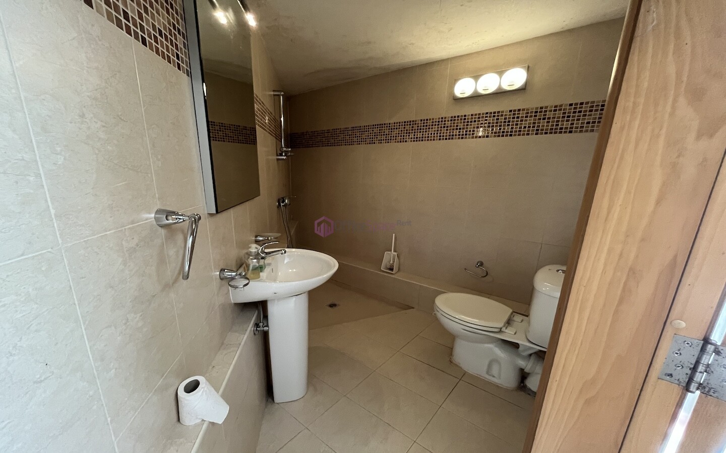 1-2 Desk Office Swieqi To Let