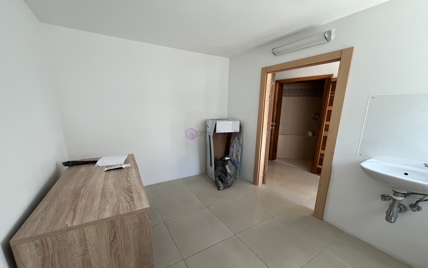 1-2 Desk Office Swieqi To Let