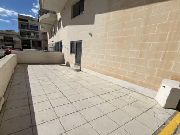 1-2 Desk Office Swieqi To Let