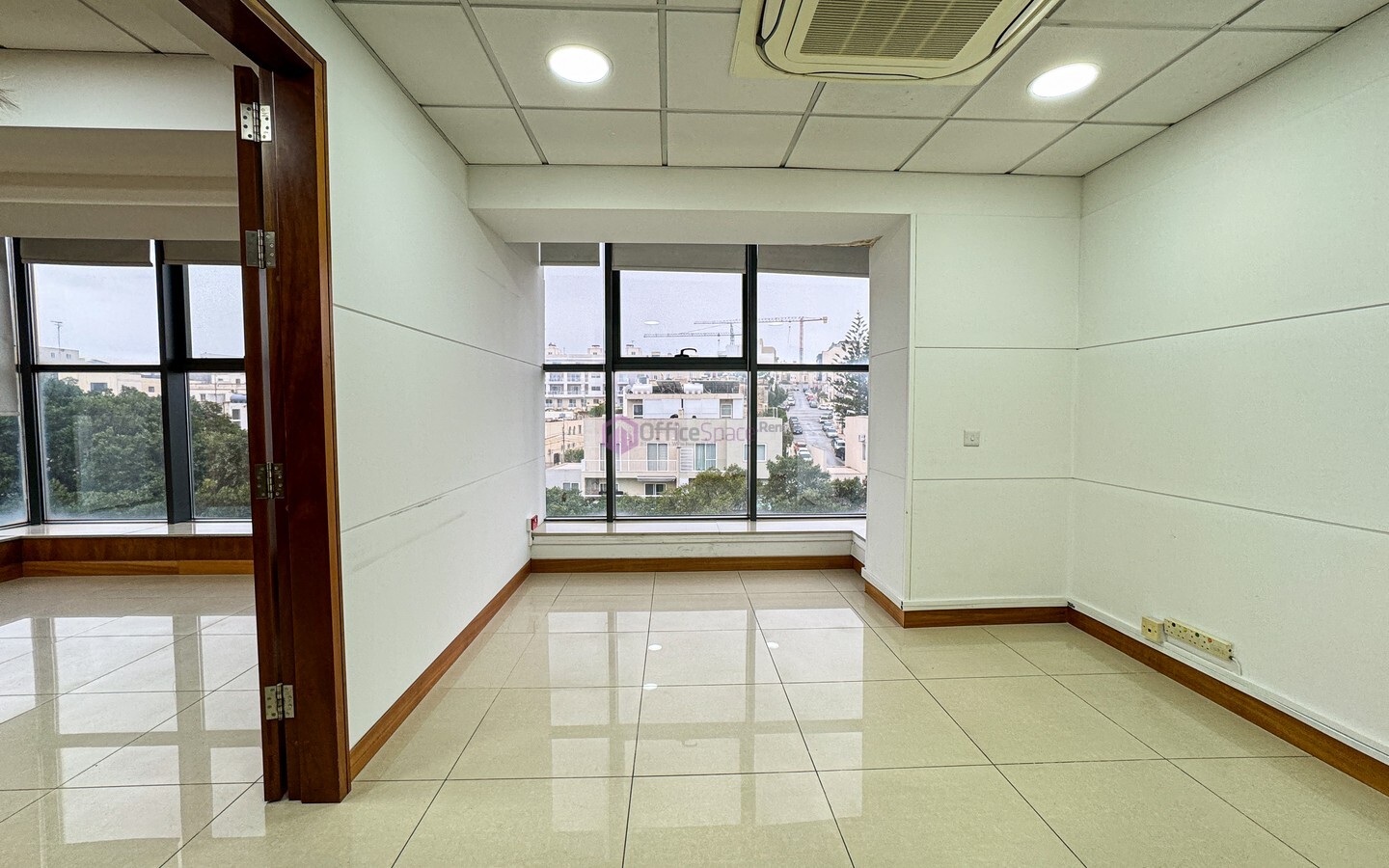 15 Workstations Office in Malta