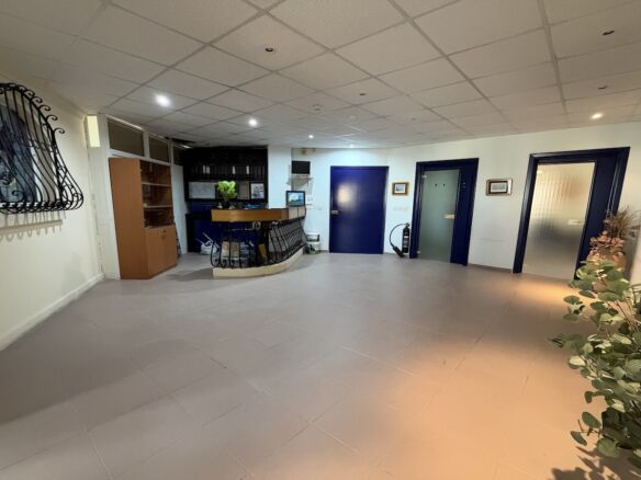 Commercial Floor To Rent Zabbar
