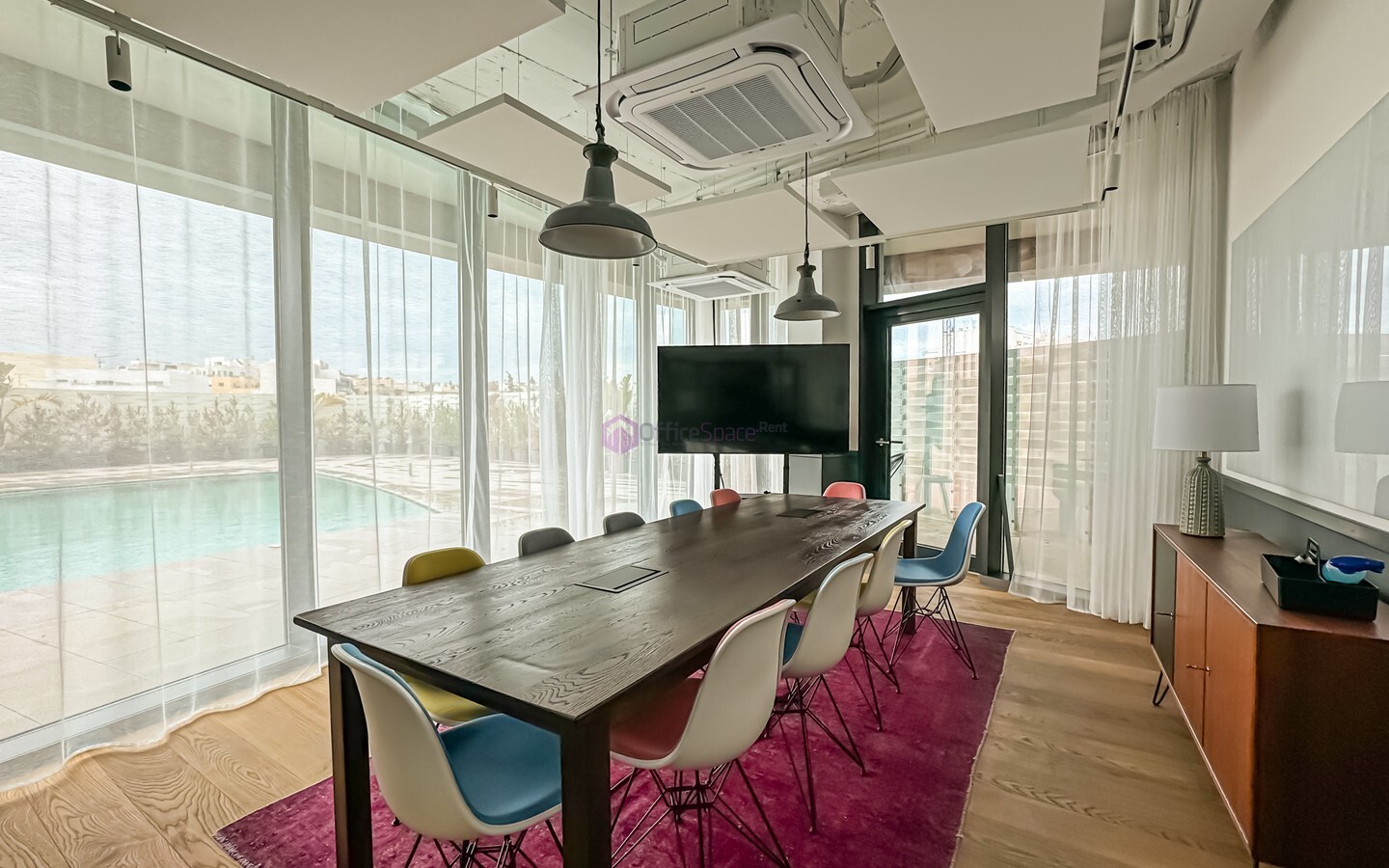 8 Desk Serviced Office
