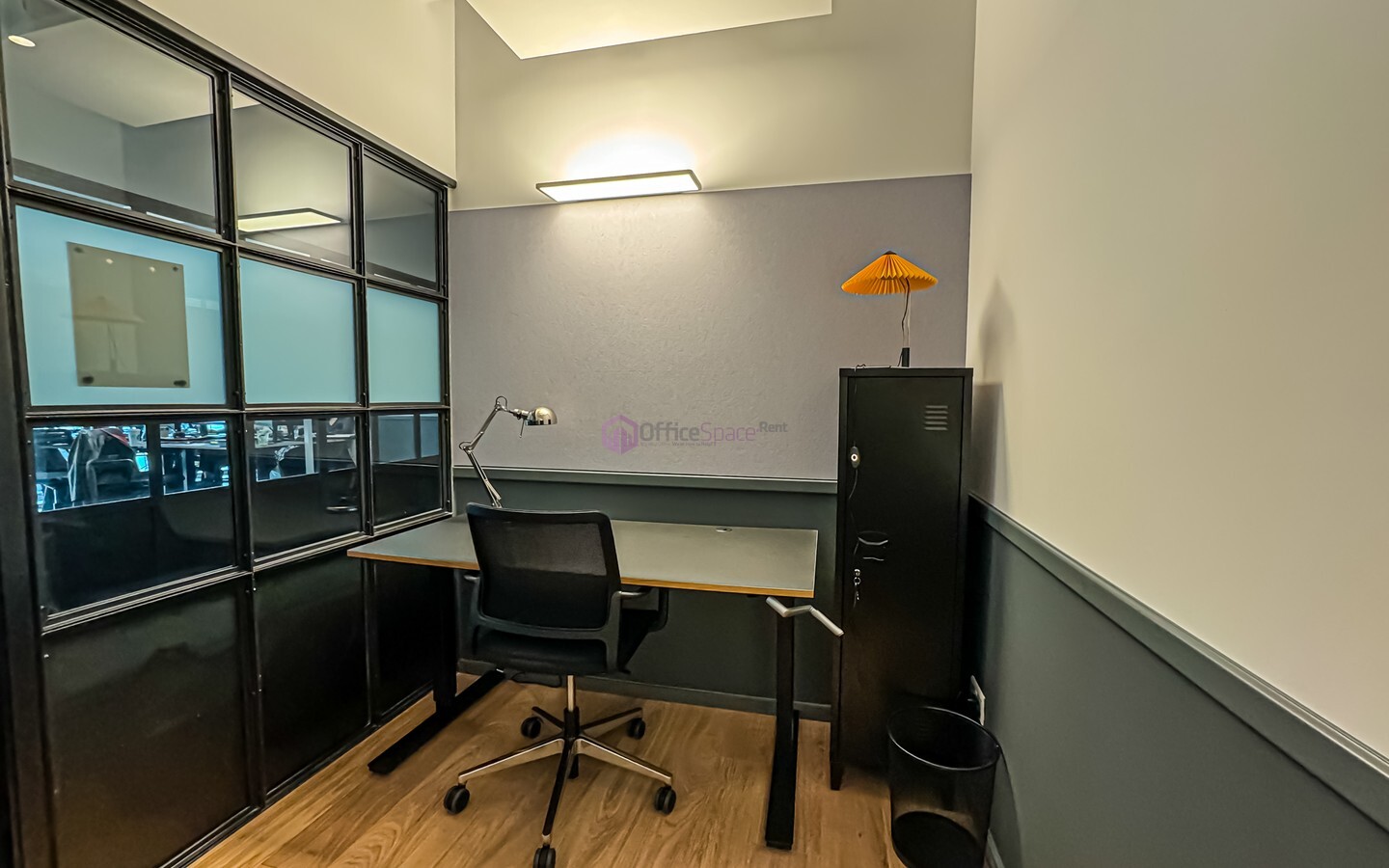 5 Desk Serviced Office