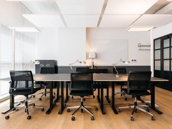 5 Desk Serviced Office