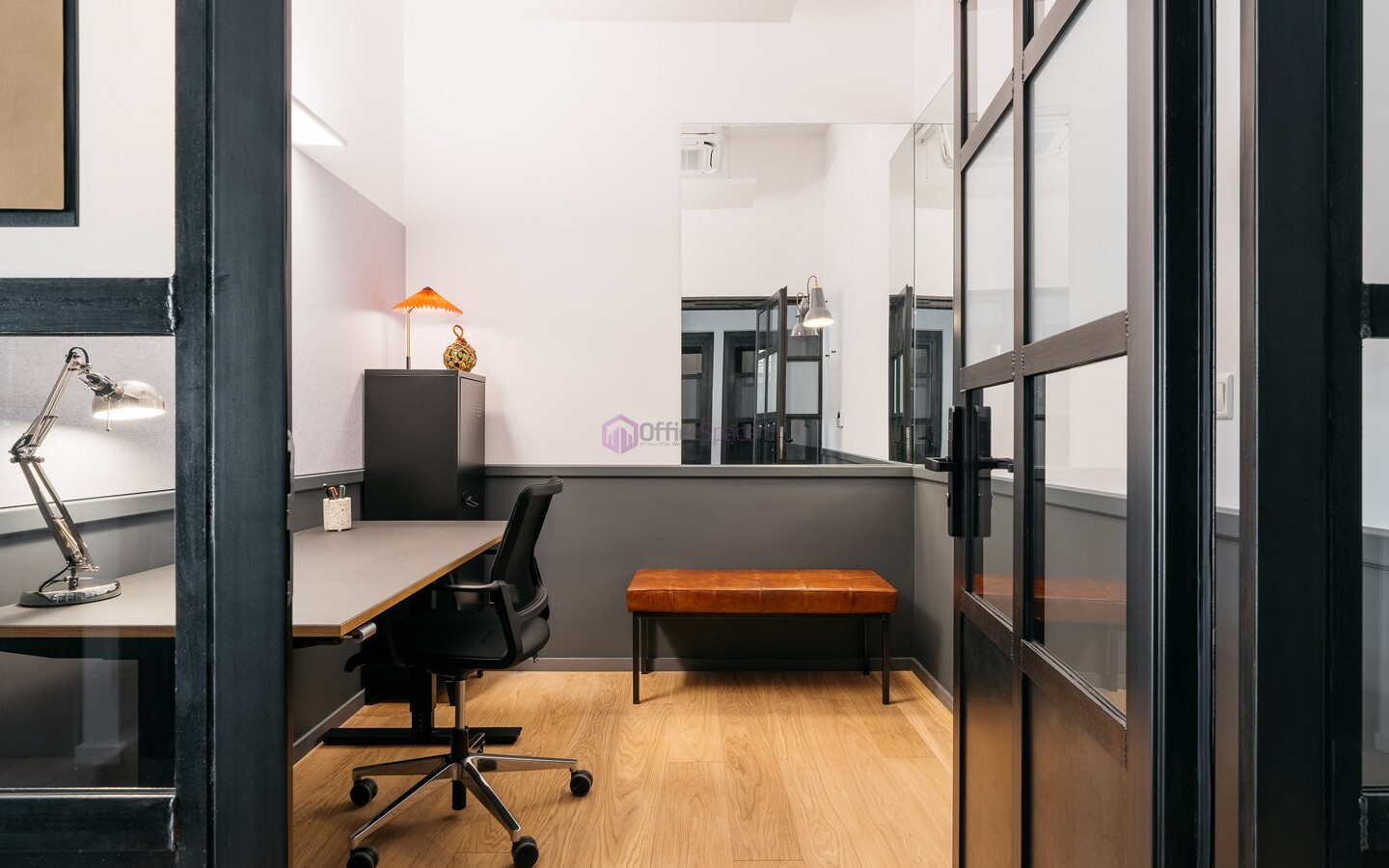 8 Desk Serviced Office
