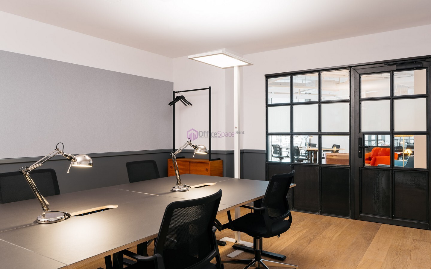8 Desk Serviced Office