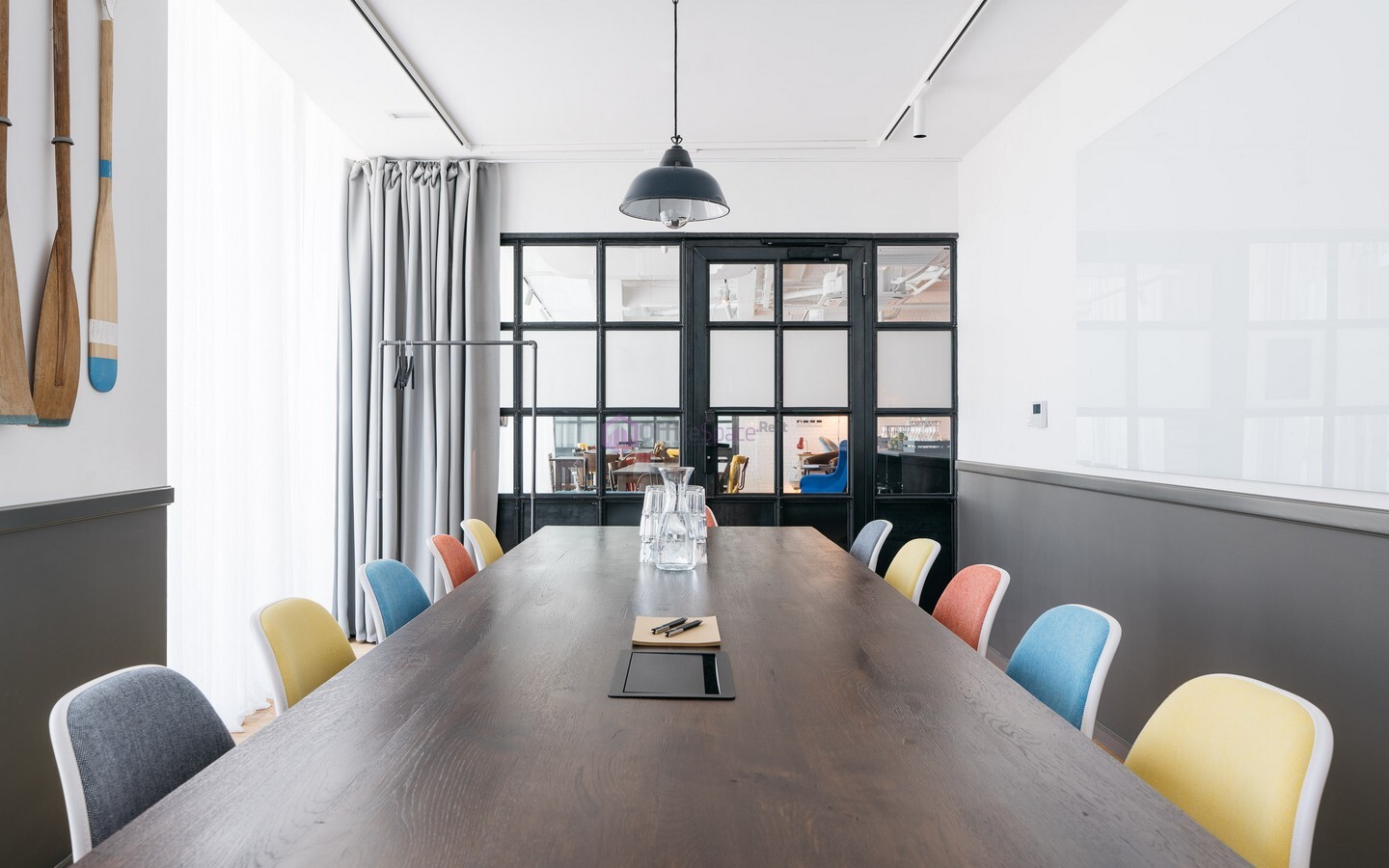 8 Desk Serviced Office