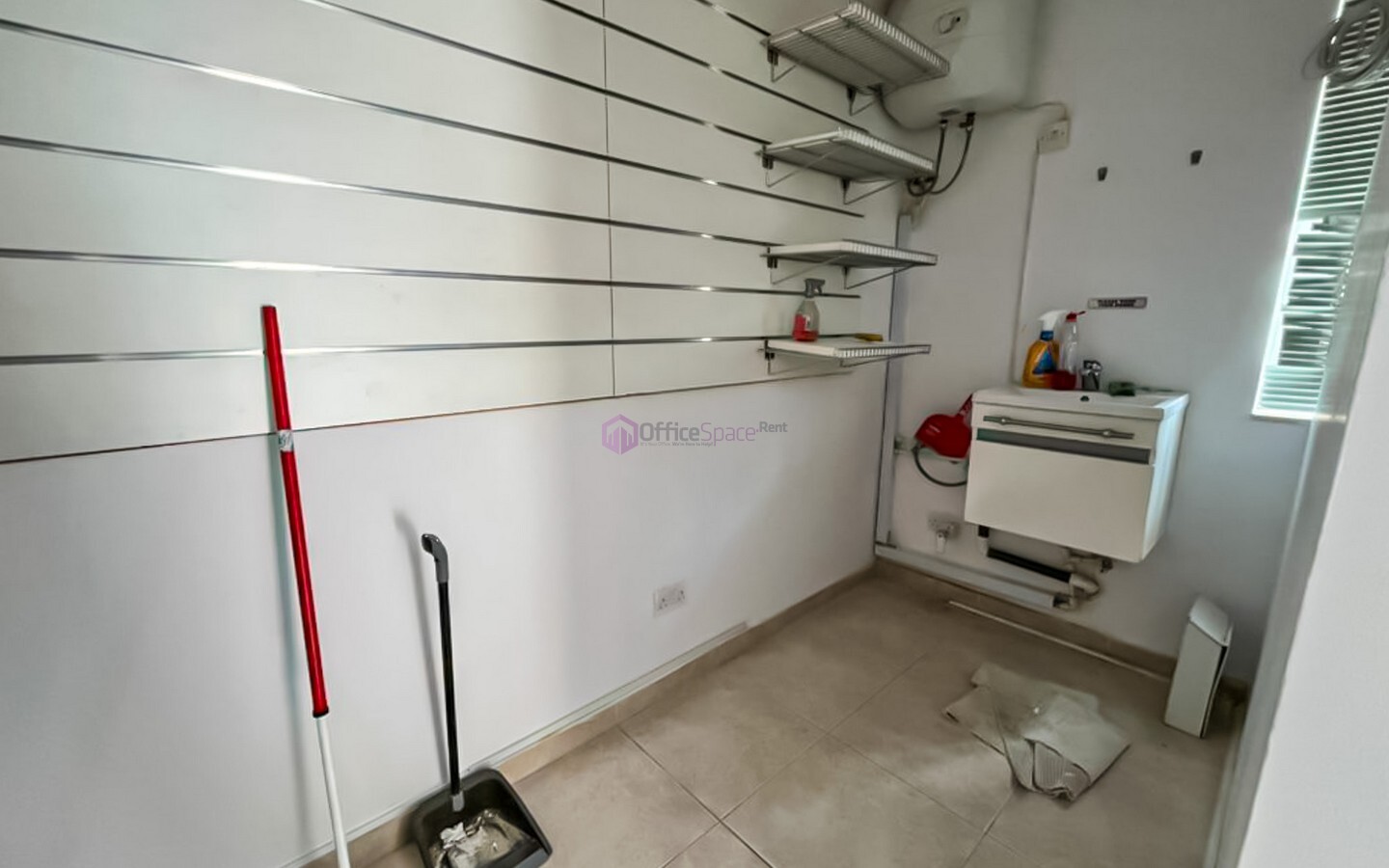 2-3 Desk Office Attard Rent