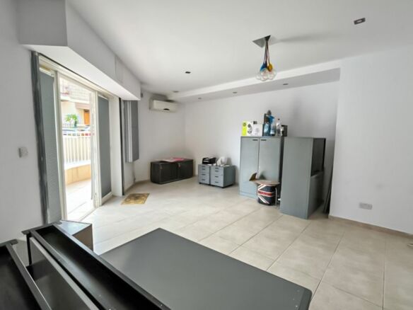 2-3 Desk Office Attard Rent