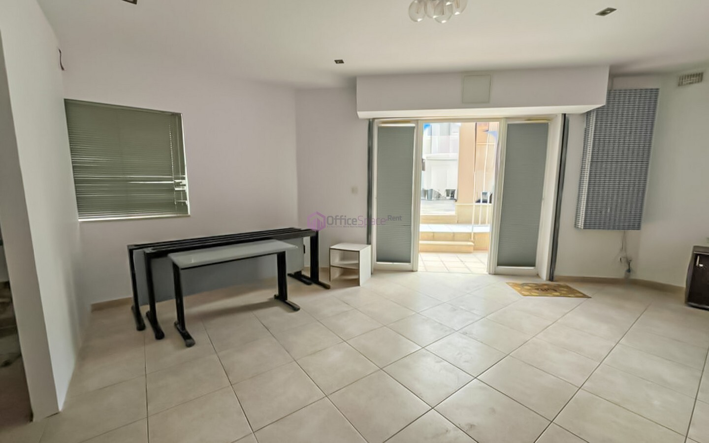2-3 Desk Office Attard Rent