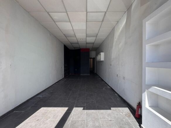 4-5 Desk Office To Rent