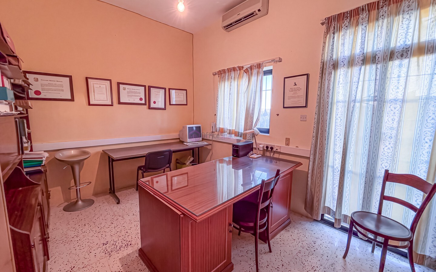 Commercial Space To Rent Mosta